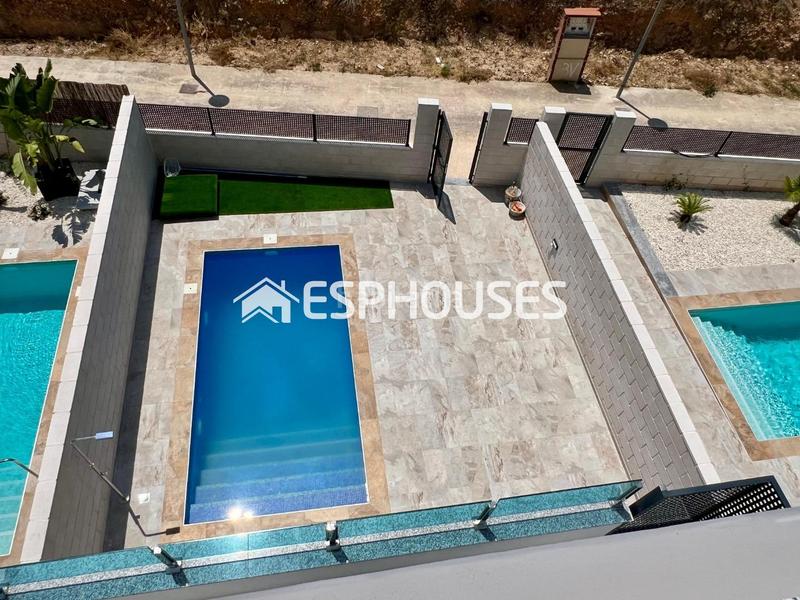 Foto 4b1f3d83-e092-4e4e-a692-78870e3d27d5. Casa a schiera con piscina in Polop