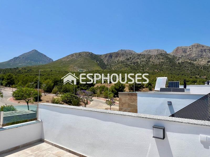 Foto 80187e29-a6cc-4322-bdc9-a449ee9e168c. Casa a schiera con piscina in Polop