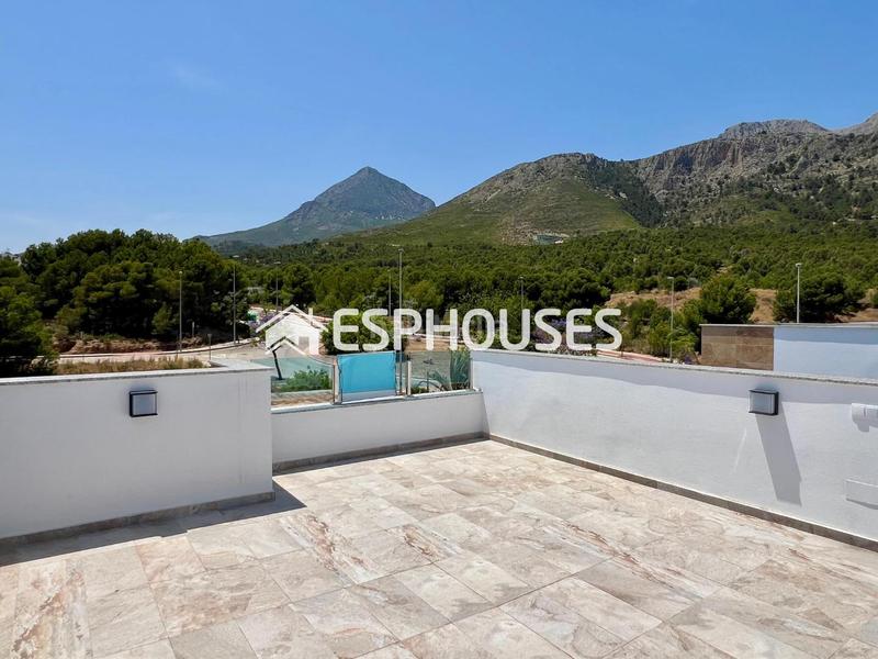 Foto b82418bf-2b3b-465b-98ea-e5a13ad88c01. Casa a schiera con piscina in Polop