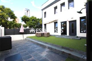 Casa a Playa Poniente. Exclusivo adosado de reciente construcción, ubicado junto al emb