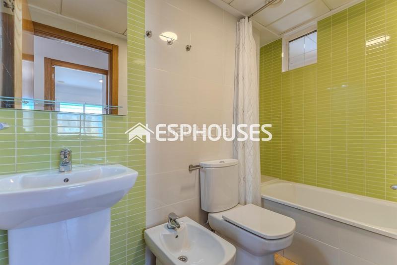 Foto 504c4e0f-fc1c-493c-9735-139f0462d573. Apartament amb aparcament piscina a Pueblo Guardamar del Segura