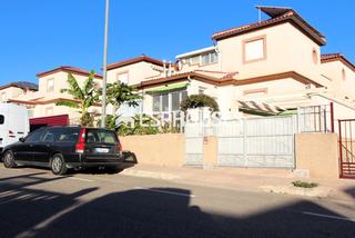 Casa aparellada a San Fulgencio. Casa semi adosada con gran terraza en san fulgencio, alicante