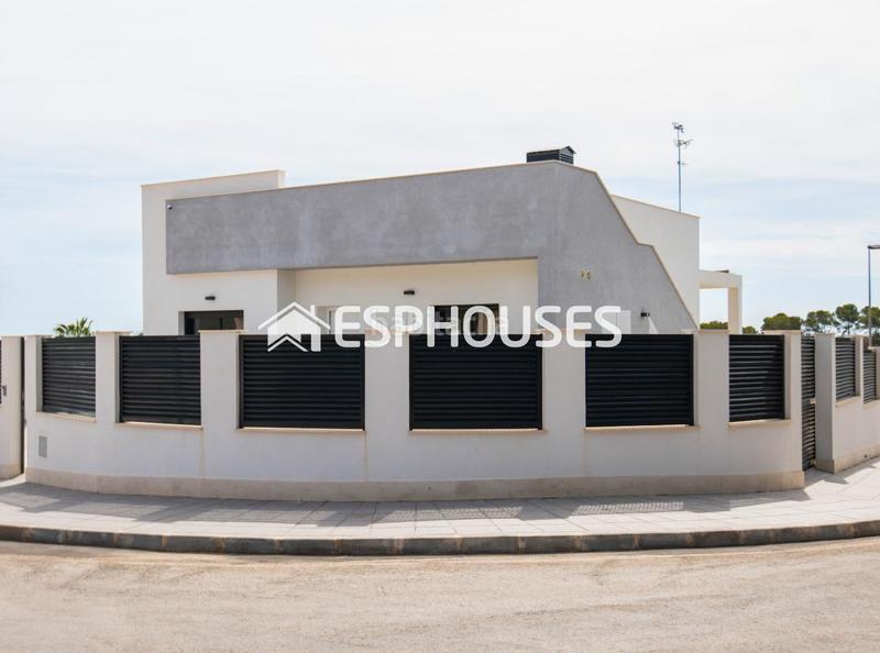 Foto 19504ad6-0c7d-41b0-b5ed-a70b6fa07d6d. Maison avec parking piscine dans El Pinar de Campoverde Pilar de la Horadada