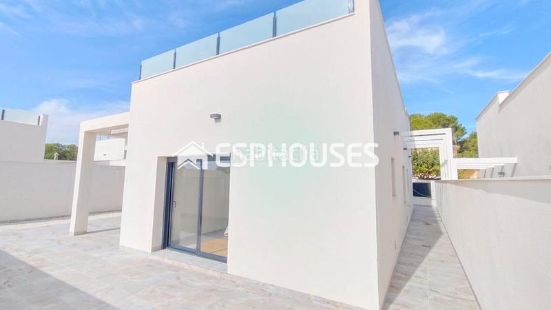 Foto 27cf367f-26f5-4f1f-936a-ca844f5a9bd9. Maison avec parking piscine dans El Pinar de Campoverde Pilar de la Horadada