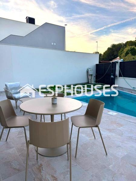 Foto 466ffea6-d41e-4ce0-83c3-af2b9e406cad. Maison avec parking piscine dans El Pinar de Campoverde Pilar de la Horadada