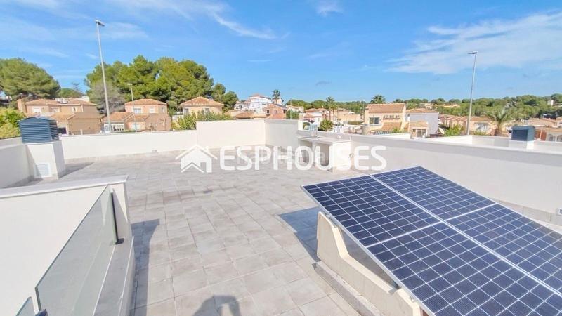 Foto 73e4bc1f-5bbd-4bff-bbce-93e8cd5029d5. Maison avec parking piscine dans El Pinar de Campoverde Pilar de la Horadada