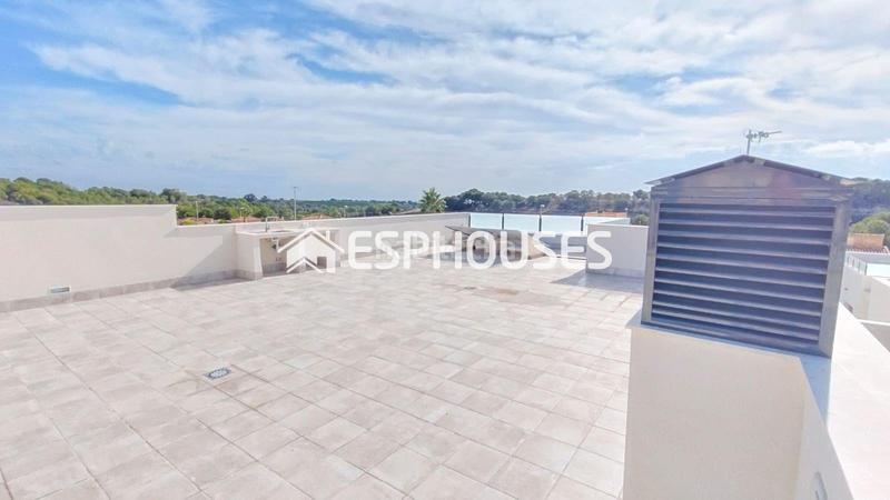 Foto 87be0c41-83a8-4e6b-ad2c-df21cee18659. Maison avec parking piscine dans El Pinar de Campoverde Pilar de la Horadada