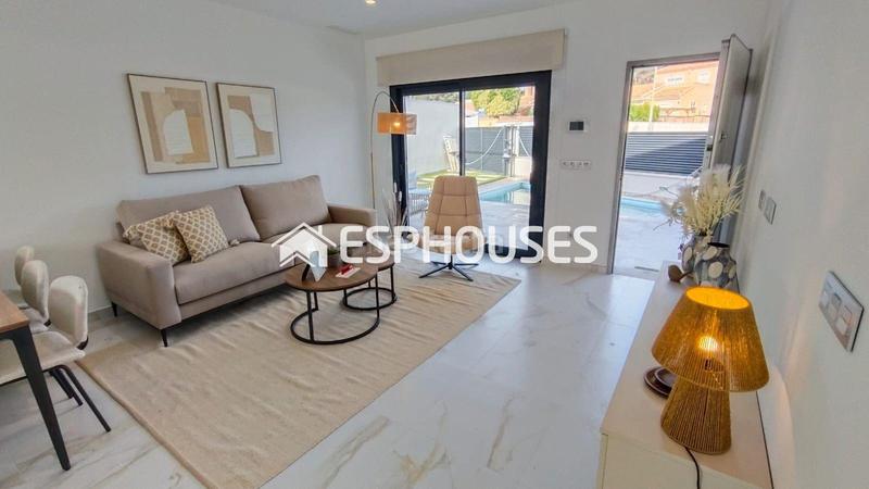 Foto ea31502e-77ad-4fb1-94ae-5b6cfae7bc81. Maison avec parking piscine dans El Pinar de Campoverde Pilar de la Horadada