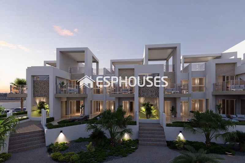 Foto 7eca8a4e-1e08-47ae-b833-c3d951026180. Casa amb aparcament piscina a Rojales