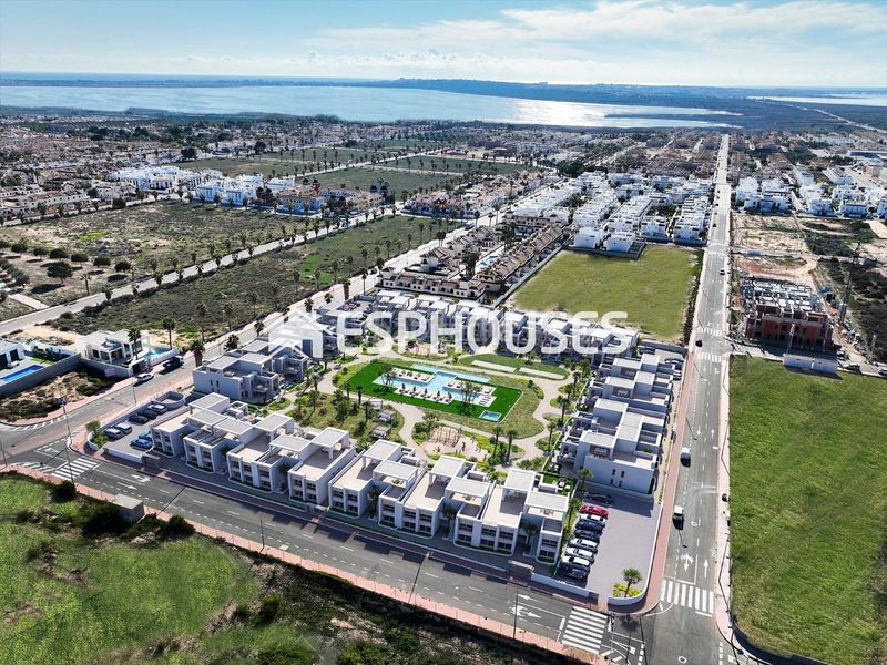 Foto 4e978052-d234-4c41-9ab8-c1e8cbb1106c. Casa amb aparcament piscina a Rojales