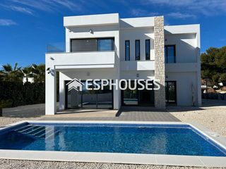 Casa en La Fustera. Moderna villa de lujo en venta en benissa  la fustera