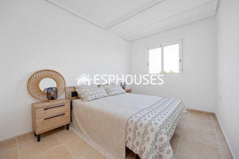 Foto d93e905b-7155-4880-9b14-5ad0f35a79b9. Pis amb piscina a San Fulgencio