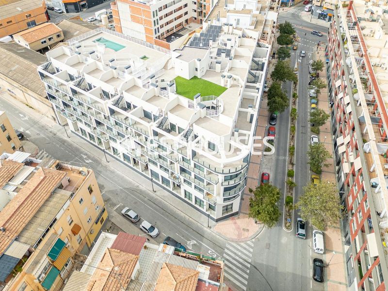 Foto 07b255bc-fbbb-4e77-840a-c3b45c97f8c3. Pis amb aparcament piscina a Florida Baja Alicante