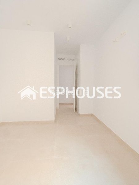 Foto 08f44d6c-7fb2-423d-80b2-ca979398eb3f. Pis amb aparcament piscina a Florida Baja Alicante