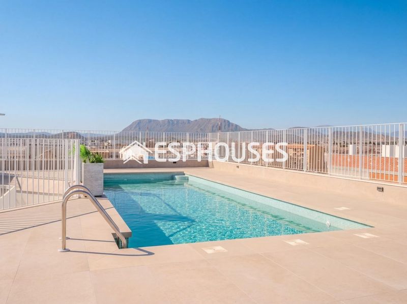 Foto 66c7654d-4e52-40b3-b970-e7e21cfce4c3. Pis amb aparcament piscina a Florida Baja Alicante