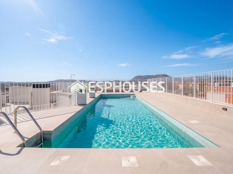 Foto 8c005514-9837-4b5c-bf58-98d00f786b9a. Pis amb aparcament piscina a Florida Baja Alicante