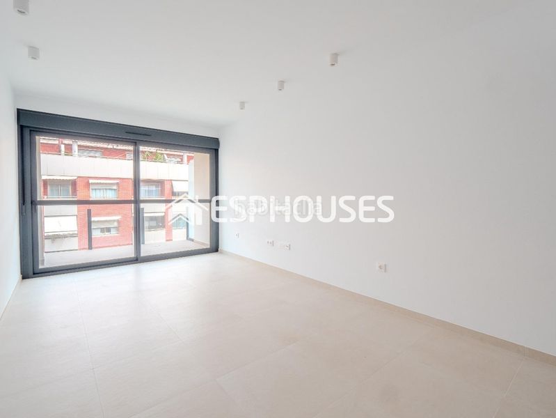 Foto 9a60a5c6-ee6d-4692-9251-2ff4d7f75e86. Pis amb aparcament piscina a Florida Baja Alicante