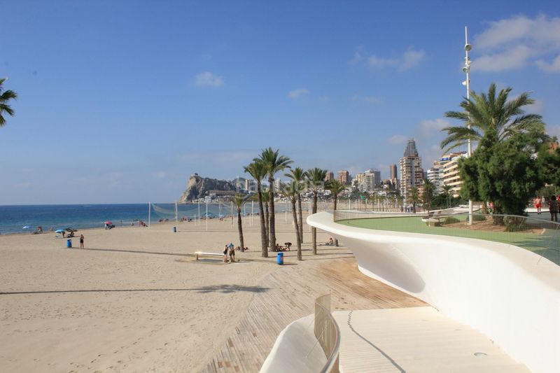 Foto 4febe286-c81b-4de1-acbd-c13e476c07d8. Pis amb calefacció aparcament piscina a Via Parque Benidorm