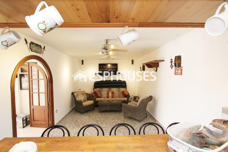 Foto 5898be1b-d2f4-4808-994c-bb11f2b1fd50. Casa amb aparcament piscina a Busot