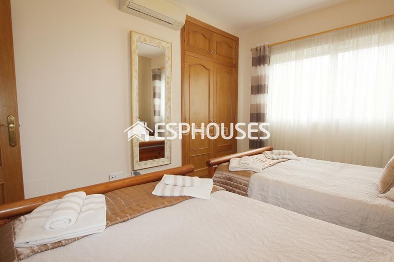 Foto c3dd5f52-5f23-41a0-a21a-3d4c8a913a8c. Casa amb aparcament piscina a Busot