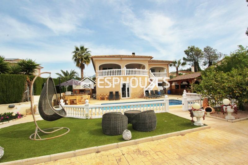 Foto f8cf8494-f3db-4c25-8dae-2f8c4448d109. Casa amb aparcament piscina a Busot
