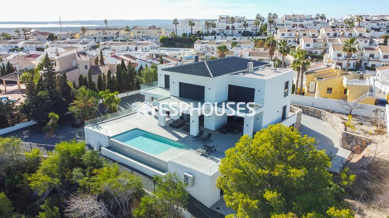 Foto eeb41f13-7fe8-40fe-82d7-cc338f04972c. Casa amb aparcament piscina a Rojales