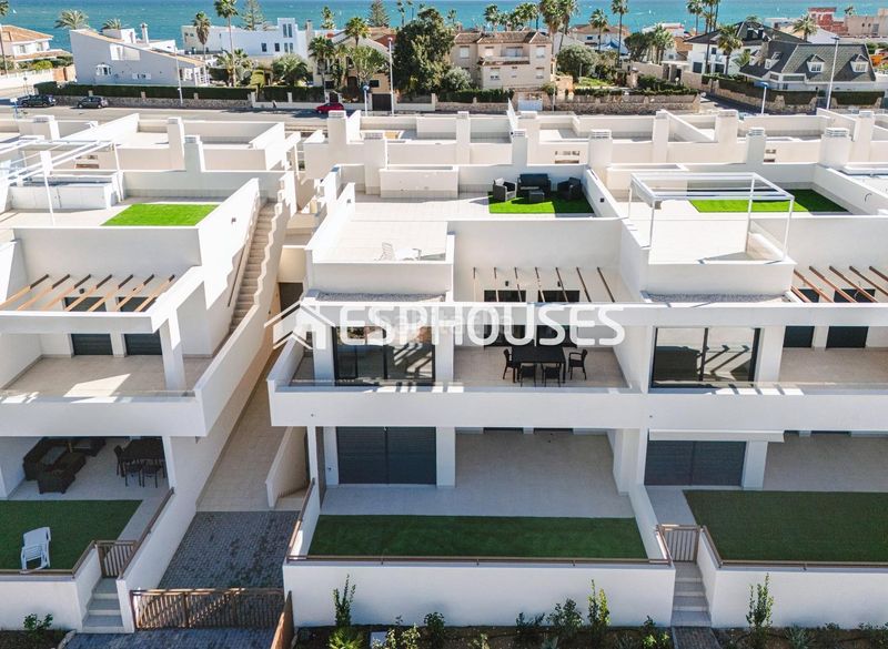 Foto cf2bd4d7-d7b4-4cb6-8ee2-e35069d23356. Casa amb aparcament piscina a El Acequión Torrevieja
