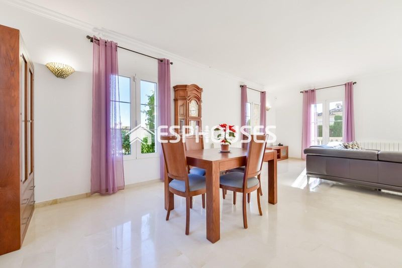 Foto 0f5b9f12-3ffd-407e-b102-4ec1ac0f6cf3. Casa amb calefacció aparcament piscina a Oliva playa Oliva