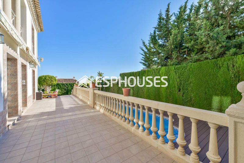 Foto 35791648-ef53-4859-8ff0-e532ca4f8ab2. Casa amb calefacció aparcament piscina a Oliva playa Oliva