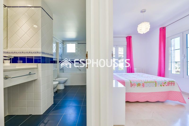 Foto 8d9fb1d7-e3c9-4698-a84e-87892ec08de0. Casa amb calefacció aparcament piscina a Oliva playa Oliva