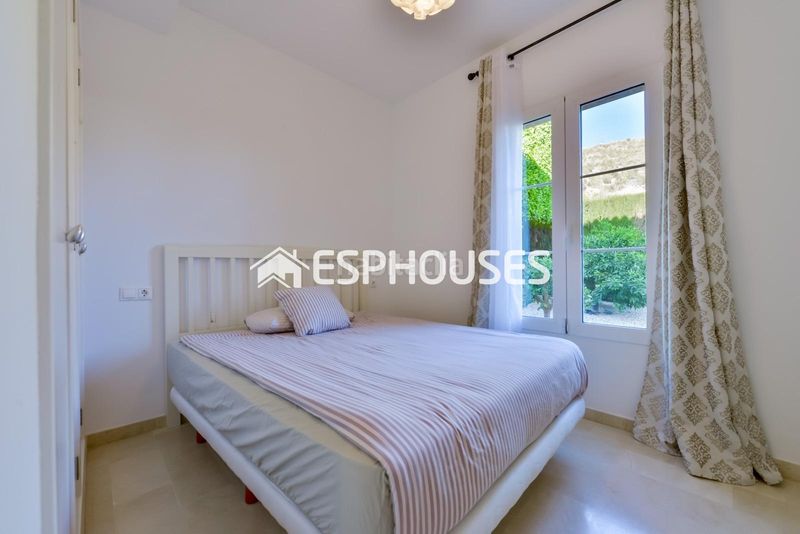 Foto aae3d2aa-3ed2-4057-85b6-e7c323ccba0f. Casa amb calefacció aparcament piscina a Oliva playa Oliva