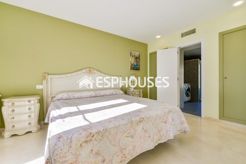Foto ca2cb140-2cd2-4e56-a048-646703a94c5d. Casa amb calefacció aparcament piscina a Oliva playa Oliva