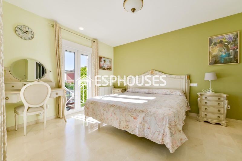 Foto e3d09778-be5c-4830-9631-9c984a3aaa61. Casa amb calefacció aparcament piscina a Oliva playa Oliva