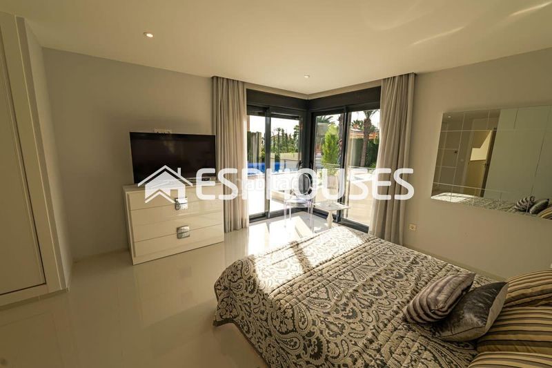 Foto 1278b484-5df9-4772-a13d-7c2e4ffe092c. Casa amb aparcament piscina a La Veleta Torrevieja