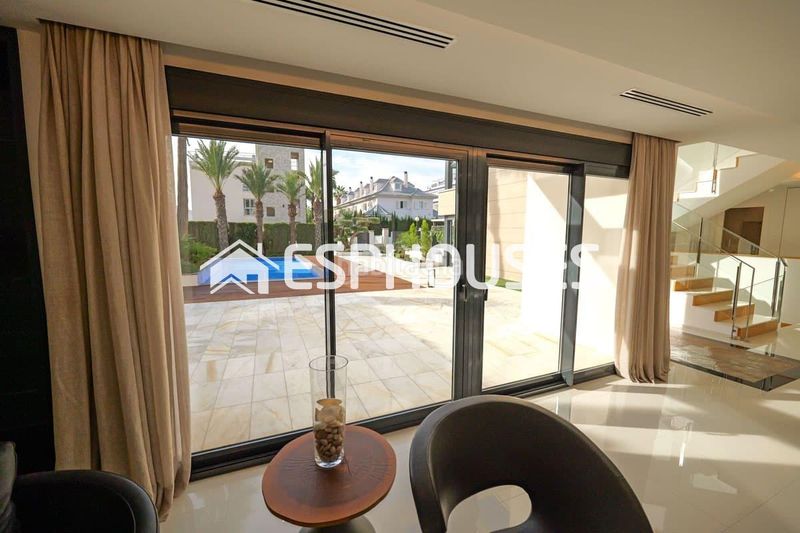 Foto b1e14f50-513e-401d-b19b-75a975d2457c. Casa amb aparcament piscina a La Veleta Torrevieja