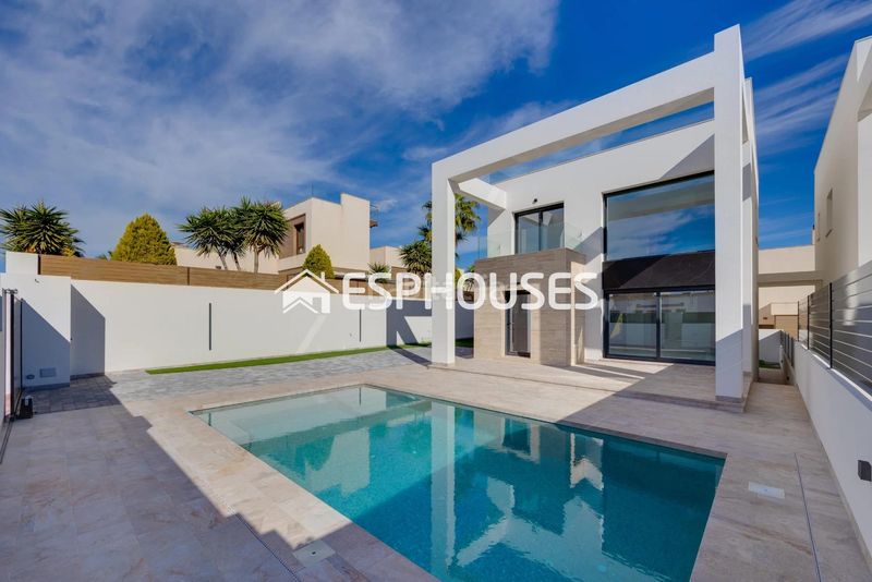 Foto 7b1242fc-ea70-41bd-8f11-15d12eedcc94. Casa amb aparcament piscina a Torreblanca Torrevieja