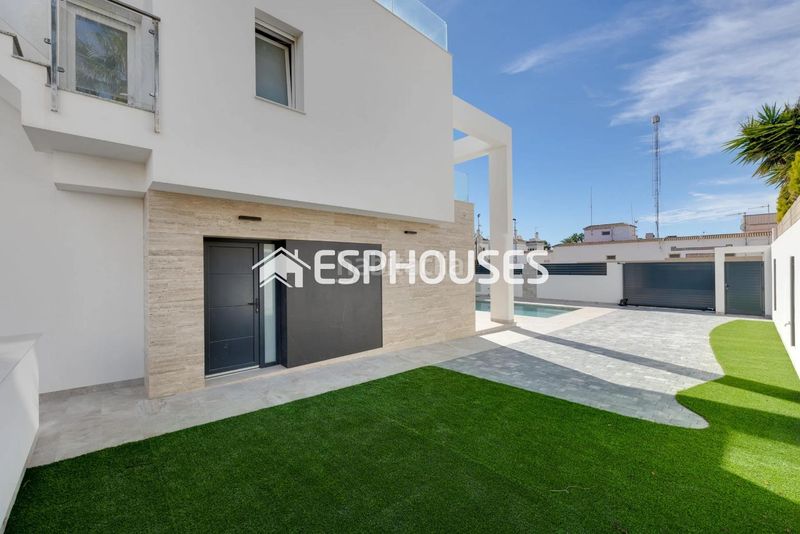 Foto b2b0a569-75fc-4172-8587-ed9b63b88cf4. Casa amb aparcament piscina a Torreblanca Torrevieja