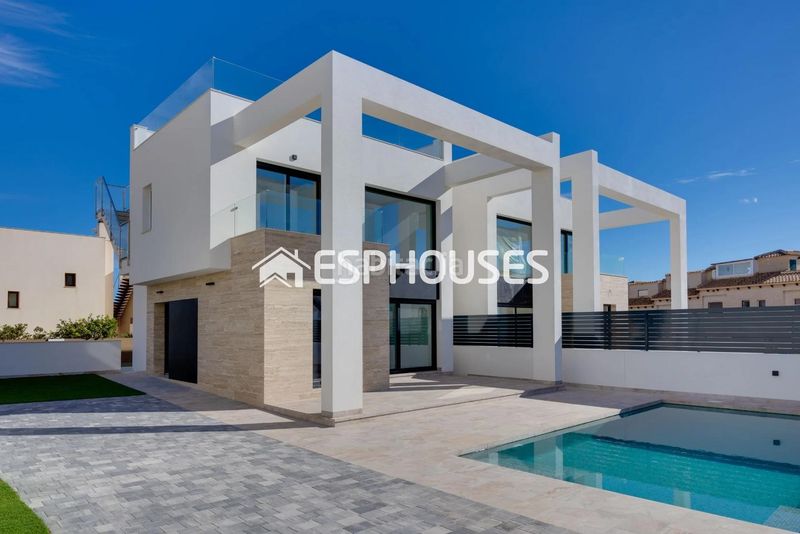 Foto bff34c09-93c5-4a94-af48-832cd7c593da. Casa amb aparcament piscina a Torreblanca Torrevieja