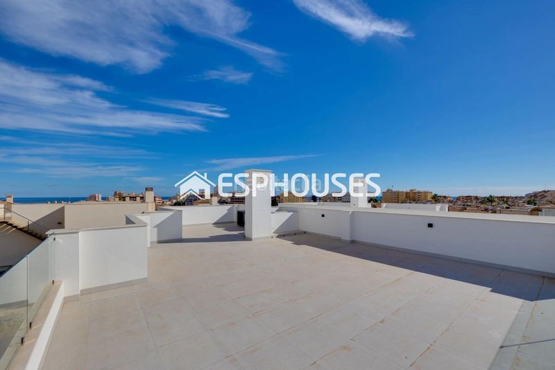 Foto c9f025bd-2aa1-4ec6-b058-7014f797bec7. Casa amb aparcament piscina a Torreblanca Torrevieja