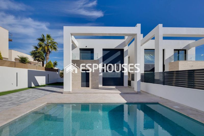 Foto d0f1f161-988d-4669-b7f0-f3de668bf528. Casa amb aparcament piscina a Torreblanca Torrevieja