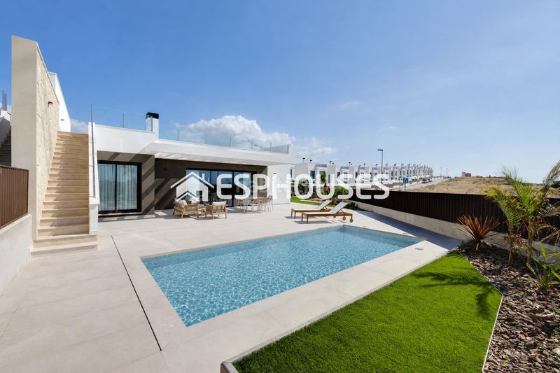 Foto cac8969b-7f61-4585-bcef-bd3fe52ab818. Casa amb aparcament piscina a Bonalba-Cotoveta Mutxamel