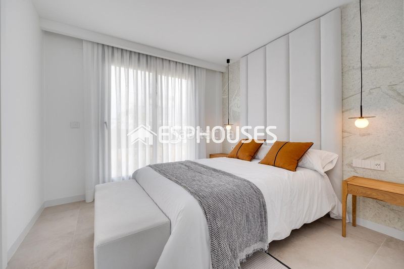 Foto d47ef9a4-860d-4d9b-ae5f-bd0e5b1957f7. Casa amb aparcament piscina a Bonalba-Cotoveta Mutxamel