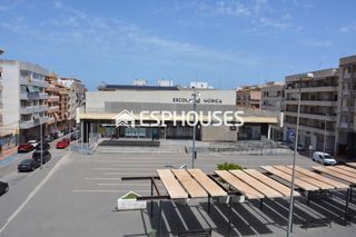 Apartament a Las Viñas. Imbatible piso céntrico en guardamar del segura con garaje  a 20