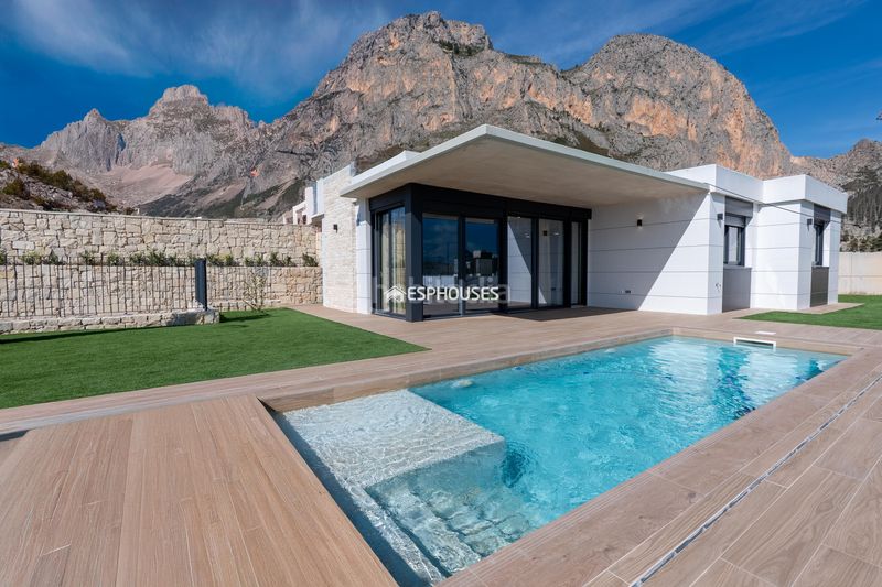 Foto aa0a169b-0c33-4e91-a527-30ca6b7d8b85. Casa amb aparcament piscina a Casco urbano Polop
