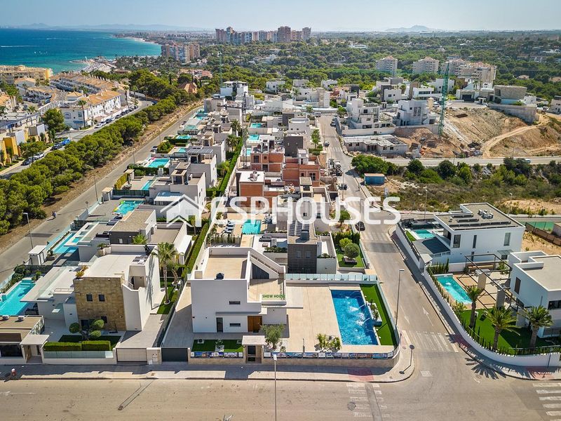 Foto 7c4de3b4-f01c-484d-af78-1abfad06467d. Casa amb aparcament piscina a Campoamor Orihuela