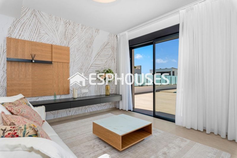 Foto bbcf25fd-e0de-42b9-a5b9-ce464b600bc5. Casa amb aparcament piscina a Campoamor Orihuela