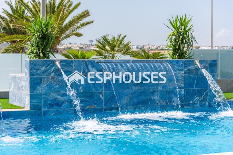 Foto bf9582f8-50d3-4552-aa43-4bb5b94d5562. Casa amb aparcament piscina a Campoamor Orihuela