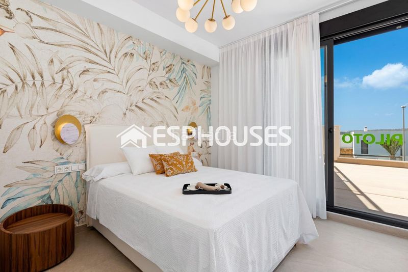Foto d75a97b1-45e0-454c-821d-3cb13e84d1a3. Casa amb aparcament piscina a Campoamor Orihuela