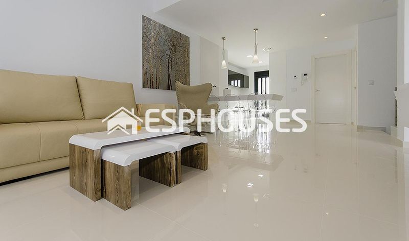 Foto a6070510-9ab7-4d81-9a83-0c739008281d. Casa amb aparcament piscina a Campoamor Orihuela