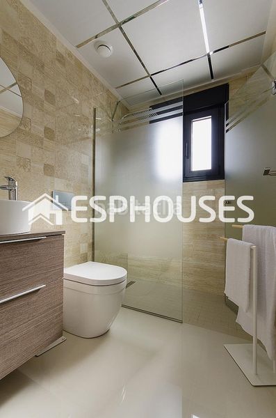 Foto c7ea836f-5274-4bb0-b72b-4d9f069385d2. Casa amb aparcament piscina a Campoamor Orihuela